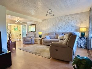 Lounge- click for photo gallery